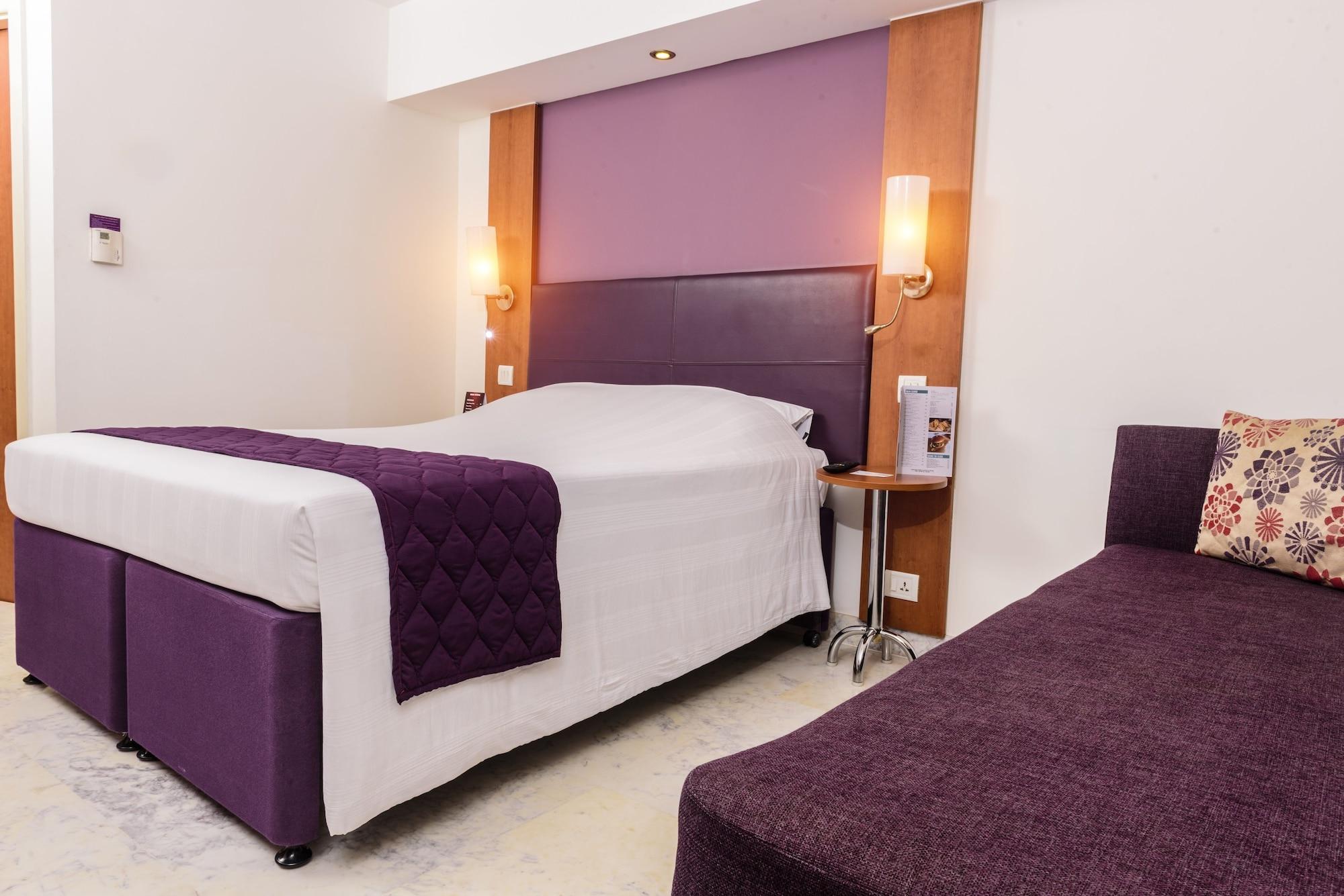 Caspia Hotel New Delhi Bagian luar foto